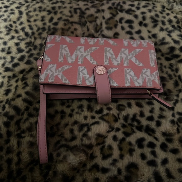 Michael Kors Mauve Logo Wristlet Clutch - Picture 1 of 1